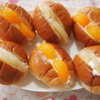☆みかんと白桃缶詰のホイップロールサンド☆